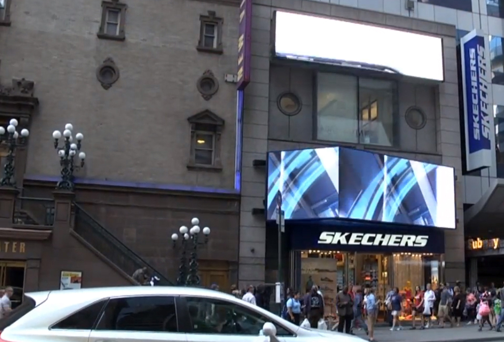 Transistor sagrado Dólar Skechers Improves Sales in Its Times Square Center Thanks to Dynamic  Advertising