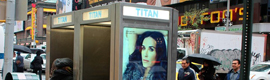 Titã desenvolve cabines telefônicas inovadoras com publicidade dinâmica