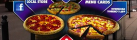 تقترح دومينوز بيتزا طلب الطعام من اللوحات الإعلانية ذات الواقع المعزز
