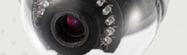 JVC lance la nouvelle caméra minidôme TK-2101RE avec éclairage LED intégré 