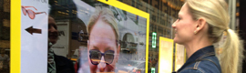 Bloomingdale lance une fenêtre de réalité virtuelle qui vous permet d’essayer des lunettes sur le trottoir