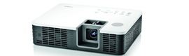 XJ-H2650 de Casio, nuevo proyector profesional para presentaciones y cartelería digital