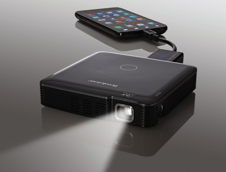 Brookstone introduce un nuevo proyector de bolsillo HDMI