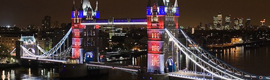 Die Tower Bridge in London wird anlässlich der Olympischen Spiele mit LED-Technik beleuchtet 