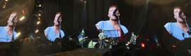 La pantalla de vídeo LED semitransparente Linx 12F de Radiant, en la gira de Coldplay