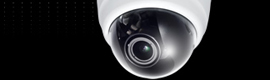 La cámara de red domo fija varifocal Vivotek FD8131 facilita la vigilancia en interiores