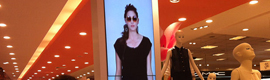 Falabella instala en sus tiendas de Lima unas novedosas pasarelas de moda digitales 