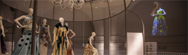Evening gowns that seem to come to life thanks to projectiondesign and Dataton technology