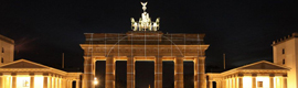 Die Panasonic PT-DZ21K füllt das Brandenburger Tor beim Berlin Festival of Lights mit Farbe