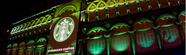 Starbucks abre su tienda insignia de la India con un espectacular video mapping