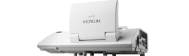 Hitachi ofrece el nuevo proyector 3LCD de ultra-corto alcance CP-AW252WN
