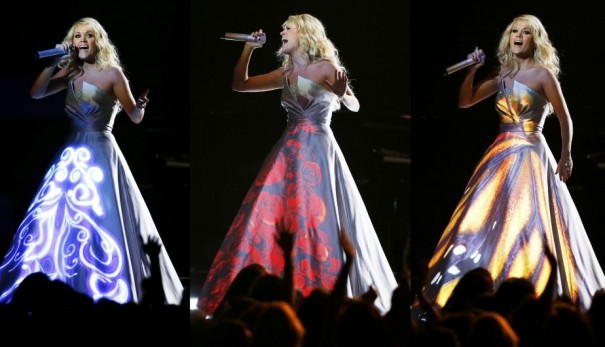 Carrie Underwood con su vestido-mapping en los Grammy