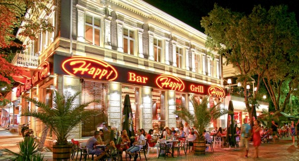 Harris DOOH en Happy Bar &Grill (Bulgaria)