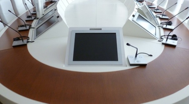 Monitores de Arthur Holm en NIS Gazprom