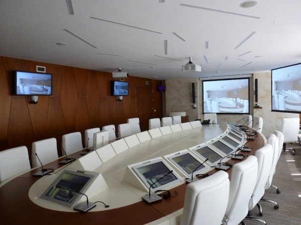 Monitores de Arthur Holm en NIS Gazprom