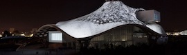 AntiVJ recouvre le Pompidou de Metz avec la lumière spectaculaire de la cartographie