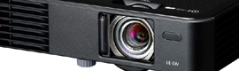 Canon LE-5W é um projetor portátil 3LED ideal para sinalização digital em pontos de venda