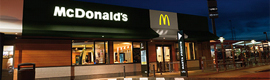 McDonalds делает большую часть мобильности и богатых средств массовой информации для своей летней кампании