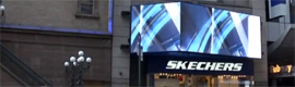 Skechers mejora las ventas de su centro de Times Square gracias a la publicidad dinámica