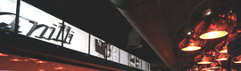 L'installazione panoramica e la tecnologia Matrox conferiscono un'atmosfera modernista al Vanilli club