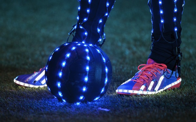 La nueva velocidad de la Led promociona las nuevas zapatillas fútbol de Leo Messi
