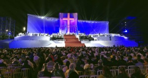 Robe ilumina escenario Copacabana viaje Papa Francisco3