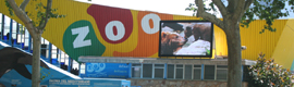 Led Dream installiert eine vier Meter große LED-Leinwand im Zoo von Barcelona