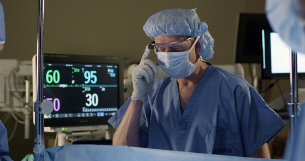 Anesthetists com Google Glass em uma operação