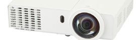 Panasonic TW/TX, proyectores DLP de tiro corto para aplicaciones docentes y corporativas