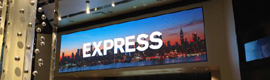 エクスプレスは、サンフランシスコの新しい店舗に2つの大判D3スクリーンをインストールします