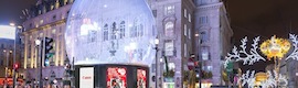 「スノーグローブ」, ロンドンの中心部でデジタルクリスマスにスターとエロスの有名な像を保護