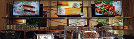 チーズケーキファクトリーレストランチェーンは、デジタルサイネージでそのメニューに風味を追加します