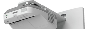 Epson EB-1430Wi, projetores interativos de distância ultra-curta 3LCD com controle de toque 