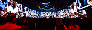 Moment Factory schafft ein spektakuläres, immersives Erlebnis für die Front  2014 von TSN