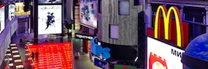 Philips LED Color Kinetics Technologie für einen Spaziergang über den New Yorker Times Square im Herzen moskaus