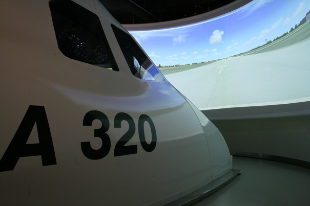Proyectores Sony simulador aeropuerto Hanover