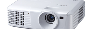 Canon desarrolla la nueva línea de proyectores portátiles LV para entornos corporativos y educativos