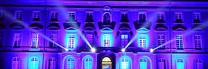 Hochstimmung schafft Lichtbrücken, um die Universität Bonn zur Feier der Nacht der Wissenschaft zu beleuchten
