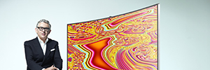 サムスンとミゲル・シュヴァリエは、IFAのための「曲線の起源」没入型と感覚的なデジタルアートワークを作成します 2014