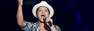 Bruno Mars est accompagné par le micro d’Audio-Technica dans sa tournée The Moonshine Jungle World Tour