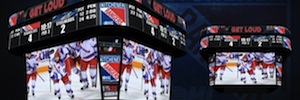 Il tabellone video Daktronics offre una visione ottimale e un'esperienza di gioco agli appassionati di hockey