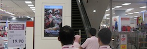 Digital signage at the point of sale managed by Navori QL in Aeon stores