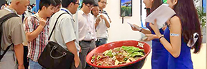 VIA zeigt, wie die Restaurants der Zukunft aussehen werden, mit einer Schüssel "Smart Noodles", die mit den Nutzern interagiert