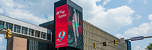 Zwei gigantische LED-Videoleinwände verleihen dem Metropoliten den modernistischen Touch 9 von Cleveland