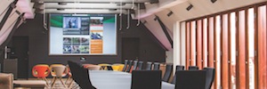 dnpの光学投影技術は、デンマークのJyske Bankのユニークな役員室で活躍しています