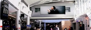 Pantallas 4K e interactividad móvil en la red DooH del aeropuerto de Aukland