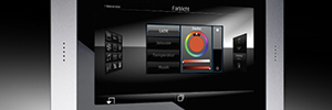 Jung Smart-Panel KNX 5.1: touchscreen per il controllo dei sistemi KNX