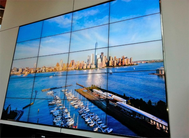 Peerless y Samsung en 111 Town Square Place