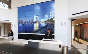 Peerless y Samsung UD46C 111 Town Square Place