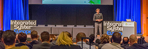 Conferenza Smart Building 2015 dibattito sul futuro del mercato AV e IoE prima 200 presente